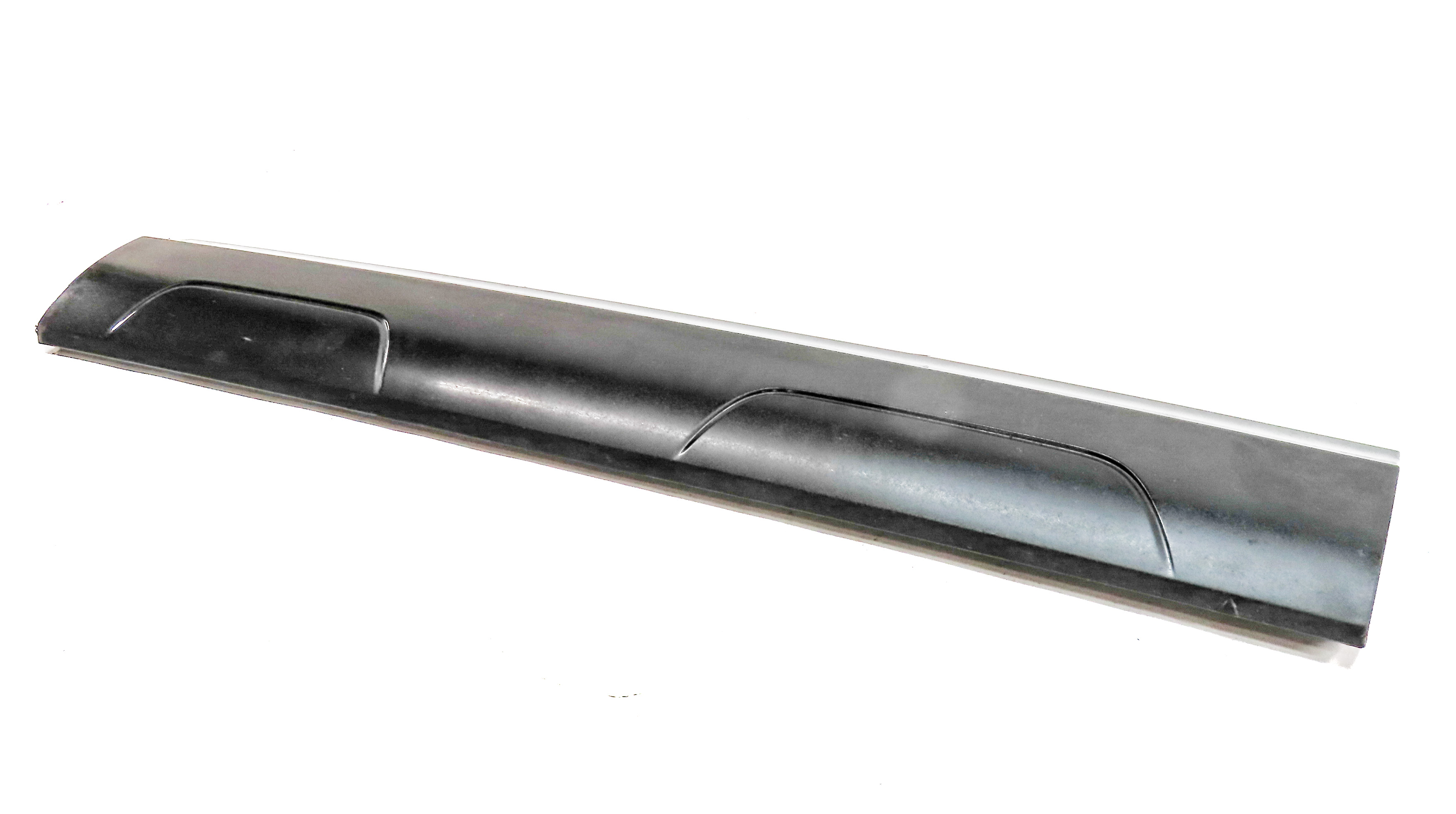 2015 AUDI Q3 SUV (8U) FRONT RIGHT PASSENGER LOWER DOOR TRIM MOULDING (Black) — exact item pictured